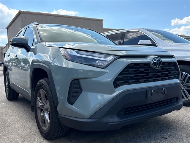 2022 Toyota RAV4 XLE photo 11