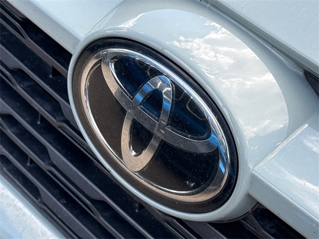 2022 Toyota RAV4 XLE photo 12