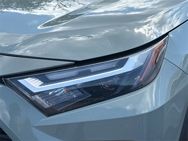 2022 Toyota RAV4 XLE photo 3