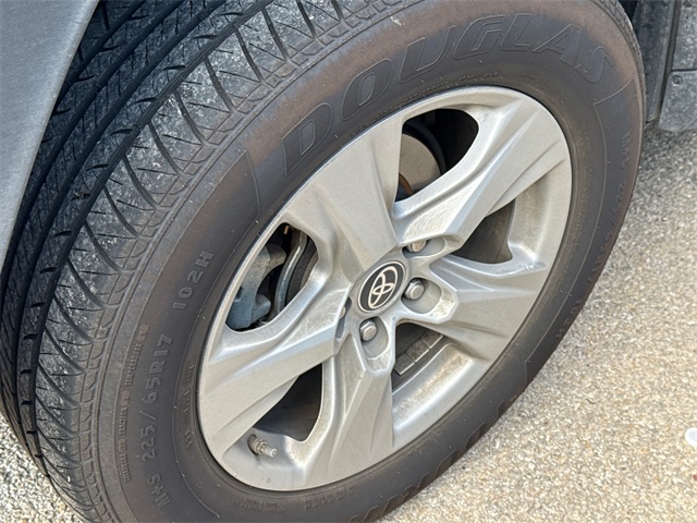 2022 Toyota RAV4 XLE photo 4