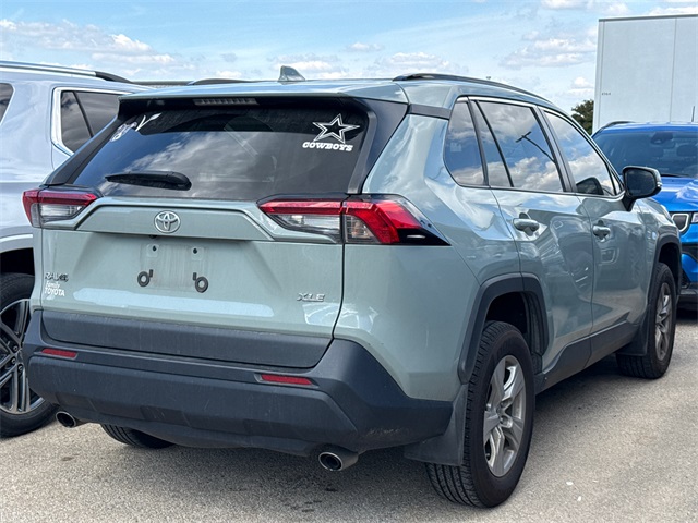 2022 Toyota RAV4 XLE photo 5