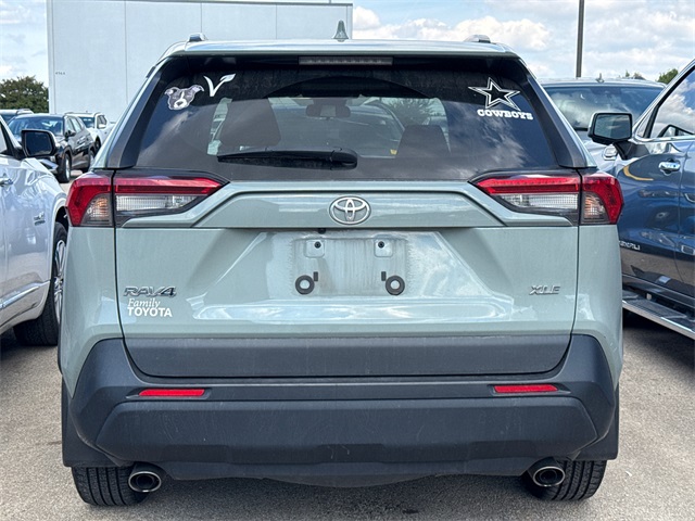 2022 Toyota RAV4 XLE photo 6