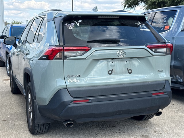 2022 Toyota RAV4 XLE photo 7