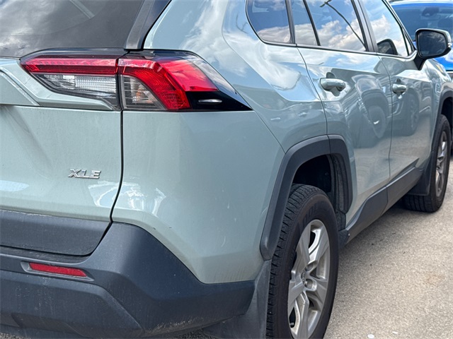 2022 Toyota RAV4 XLE photo 8