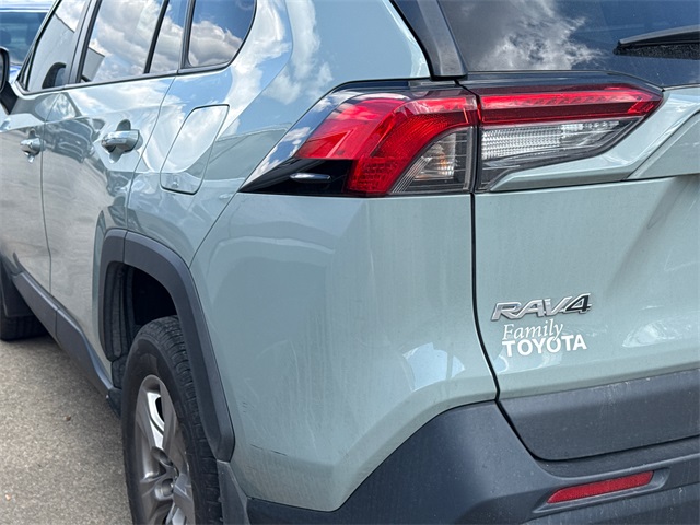 2022 Toyota RAV4 XLE photo 9