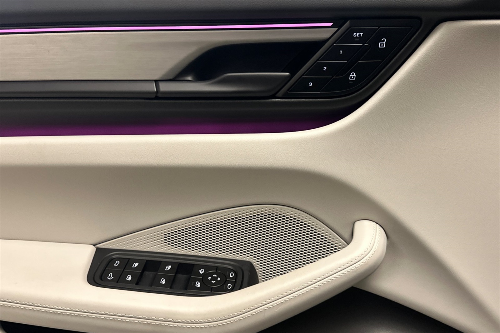 2024 Porsche Macan 4 Electric photo 13