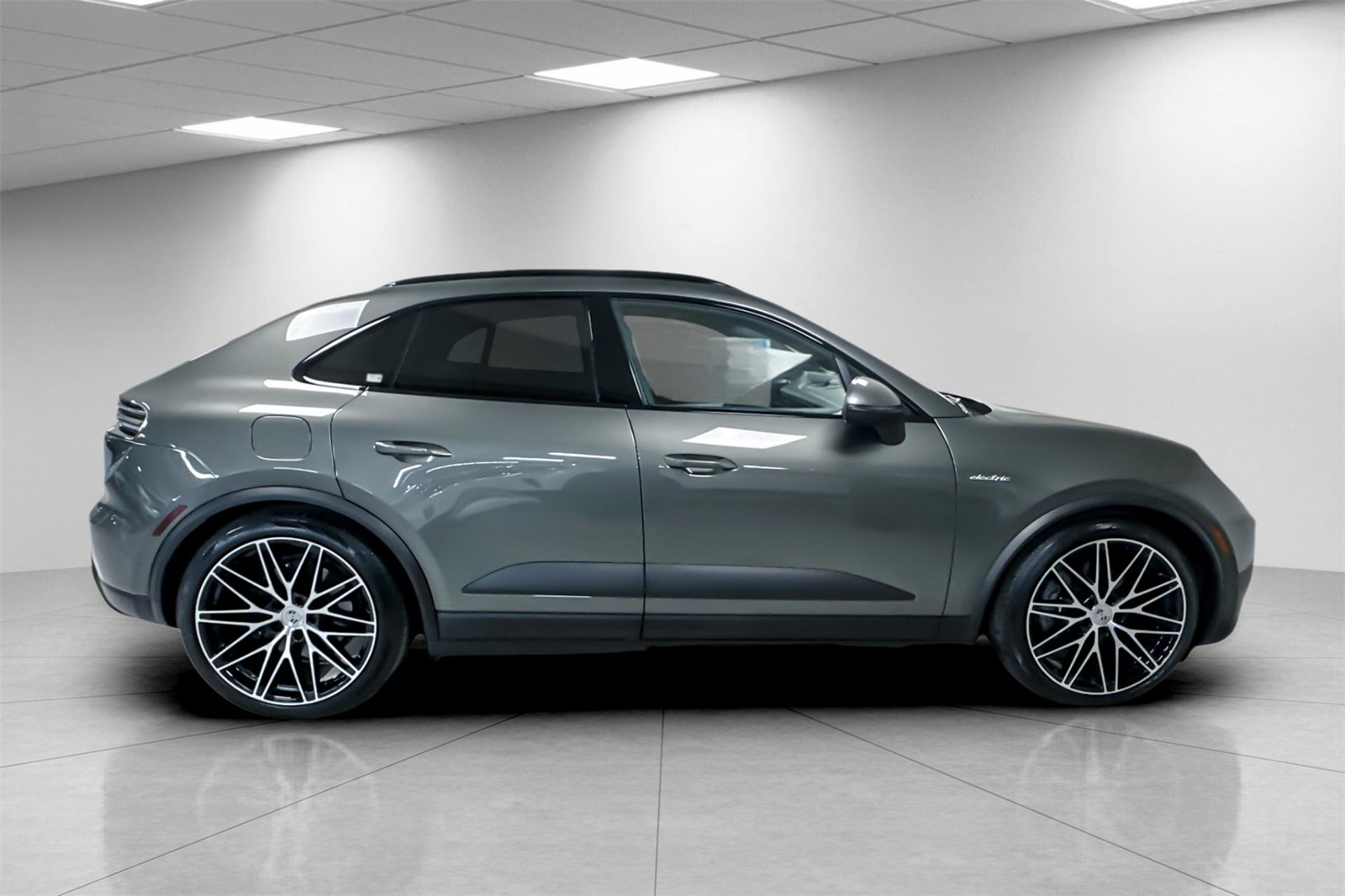 2024 Porsche Macan 4 Electric photo 9