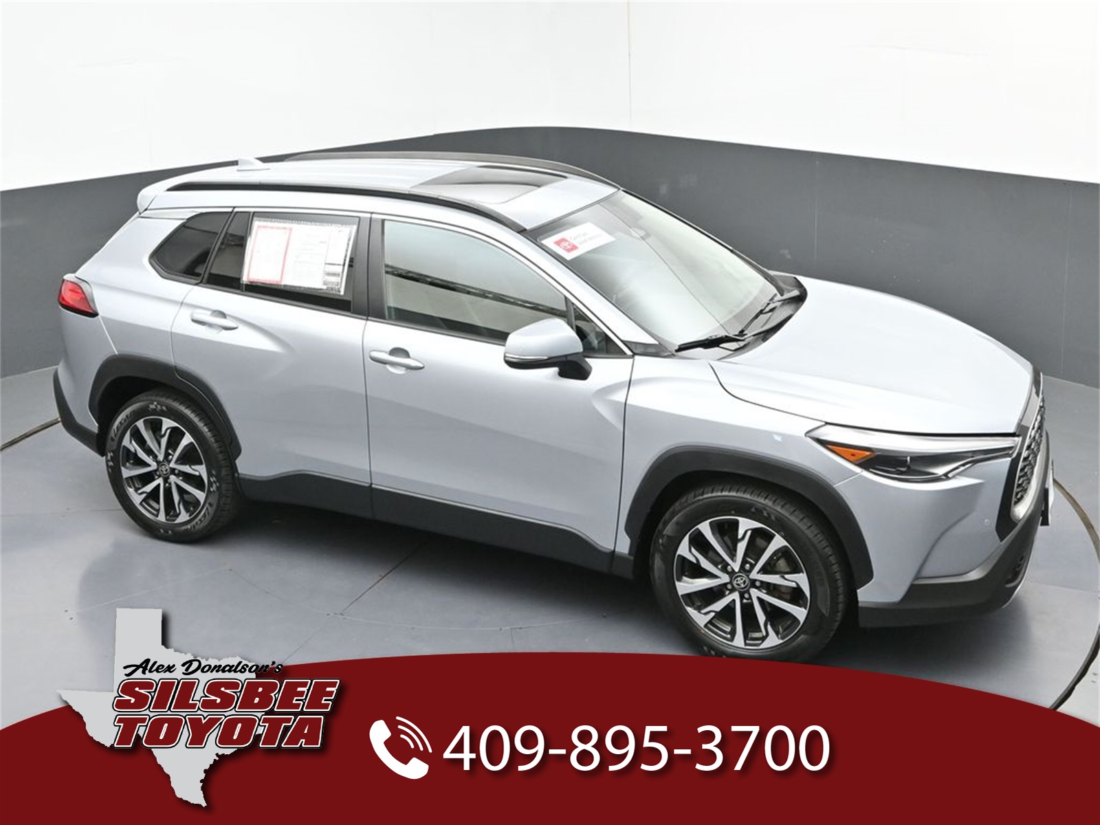 2024 Toyota Corolla Cross XLE's photo