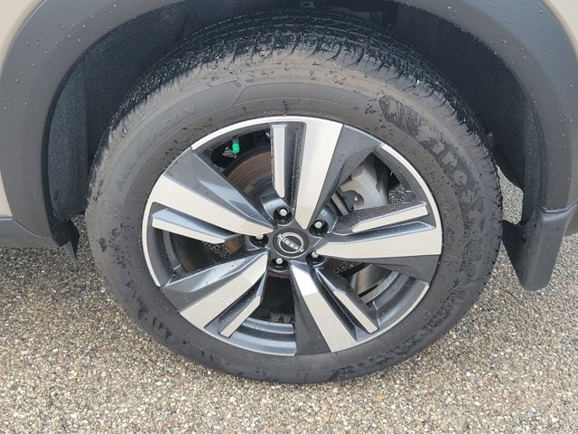 2023 Champagne Silver Metallic Nissan Rogue Platinum AWD SUV