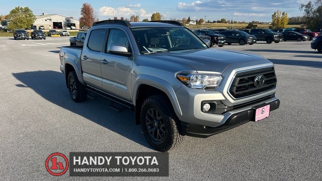 2022 Toyota Tacoma SR5's photo