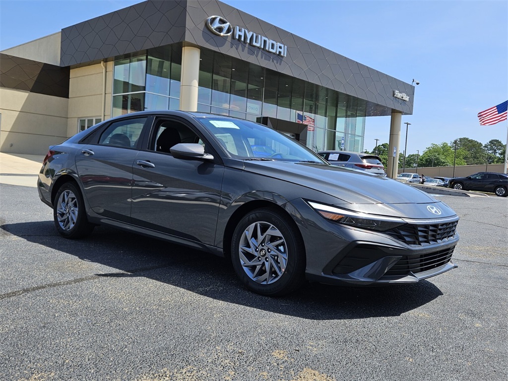 2025 Hyundai Elantra Blue's photo