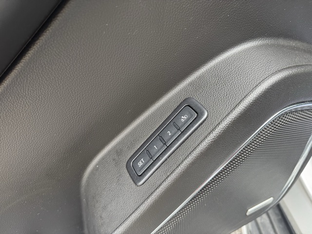 Photo of 2017 GMC Yukon SLT in Jacksonville, NC - 18,  2017 GMC Yukon SLT:16850P