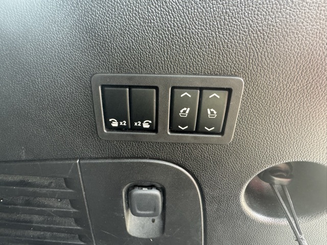 Photo of 2017 GMC Yukon SLT in Jacksonville, NC - 38,  2017 GMC Yukon SLT:16850P