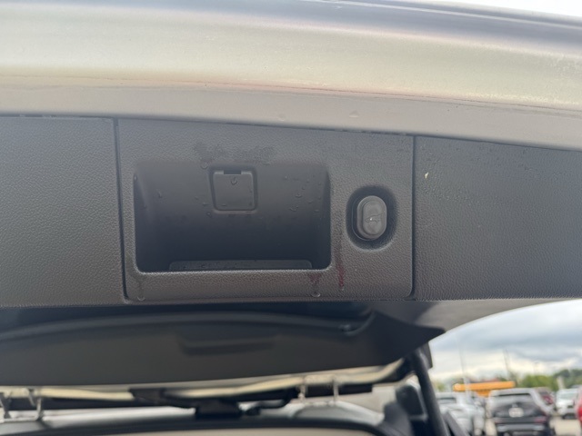 Photo of 2017 GMC Yukon SLT in Jacksonville, NC - 39,  2017 GMC Yukon SLT:16850P