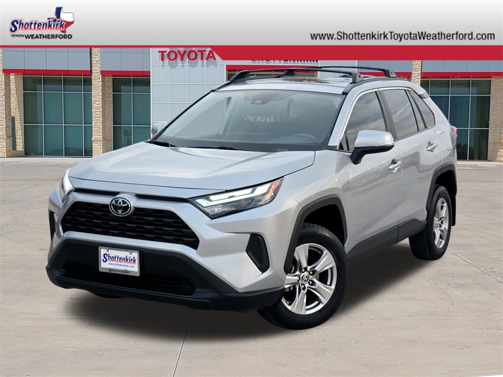 2023 Toyota RAV4 XLE's photo