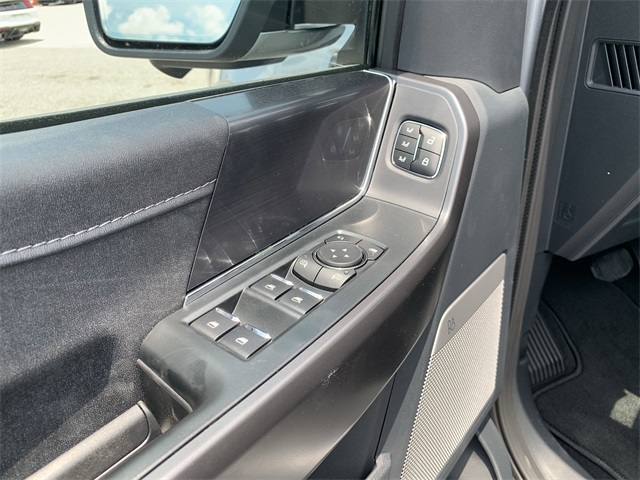 2025 Iconic Silver Metallic Ford F-150 Lariat 4X4 Truck