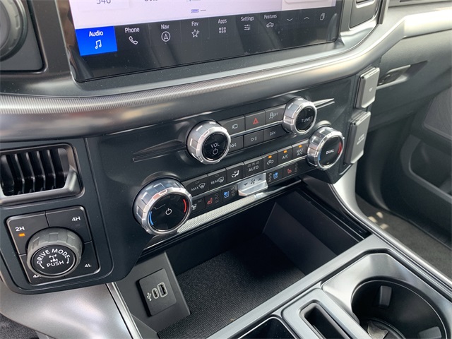 2025 Iconic Silver Metallic Ford F-150 Lariat 4X4 Truck