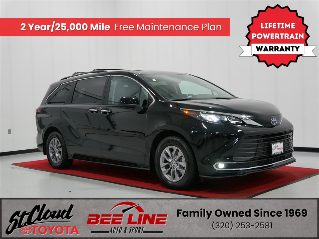 2024 Toyota Sienna XLE's photo
