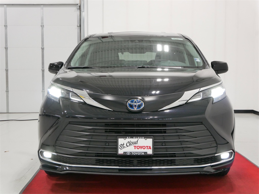 Used 2024 Toyota Sienna XLE with VIN 5TDYRKEC1RS184138 for sale in Waite Park, Minnesota