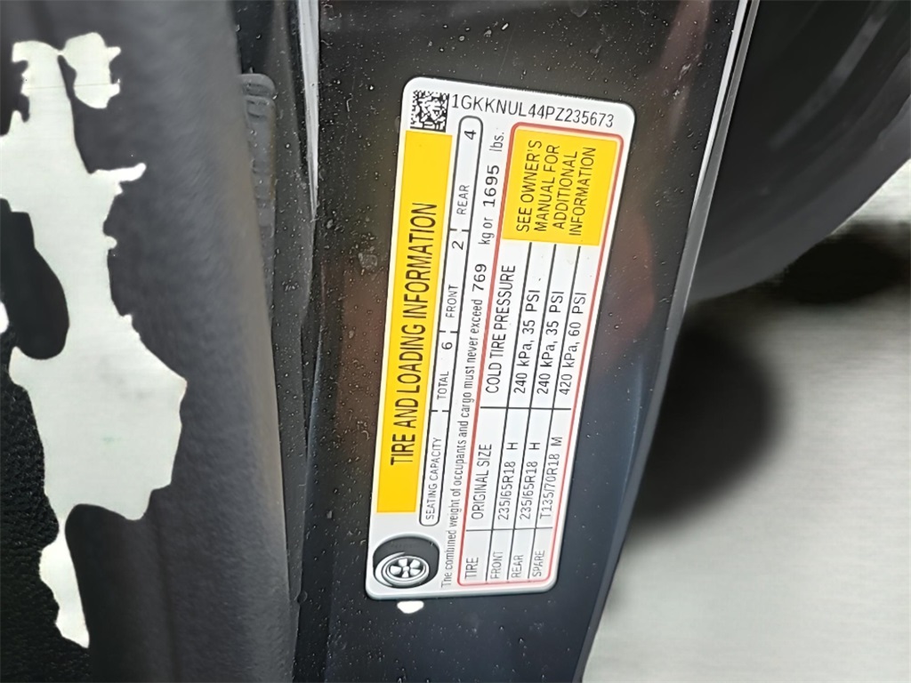 2023 Gmc Acadia SLT photo 2