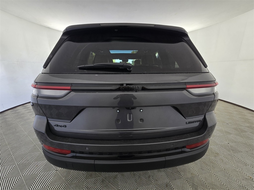 new 2025 Jeep Grand Cherokee car, priced at $42,985