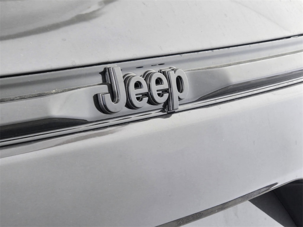 new 2025 Jeep Grand Cherokee car, priced at $42,985