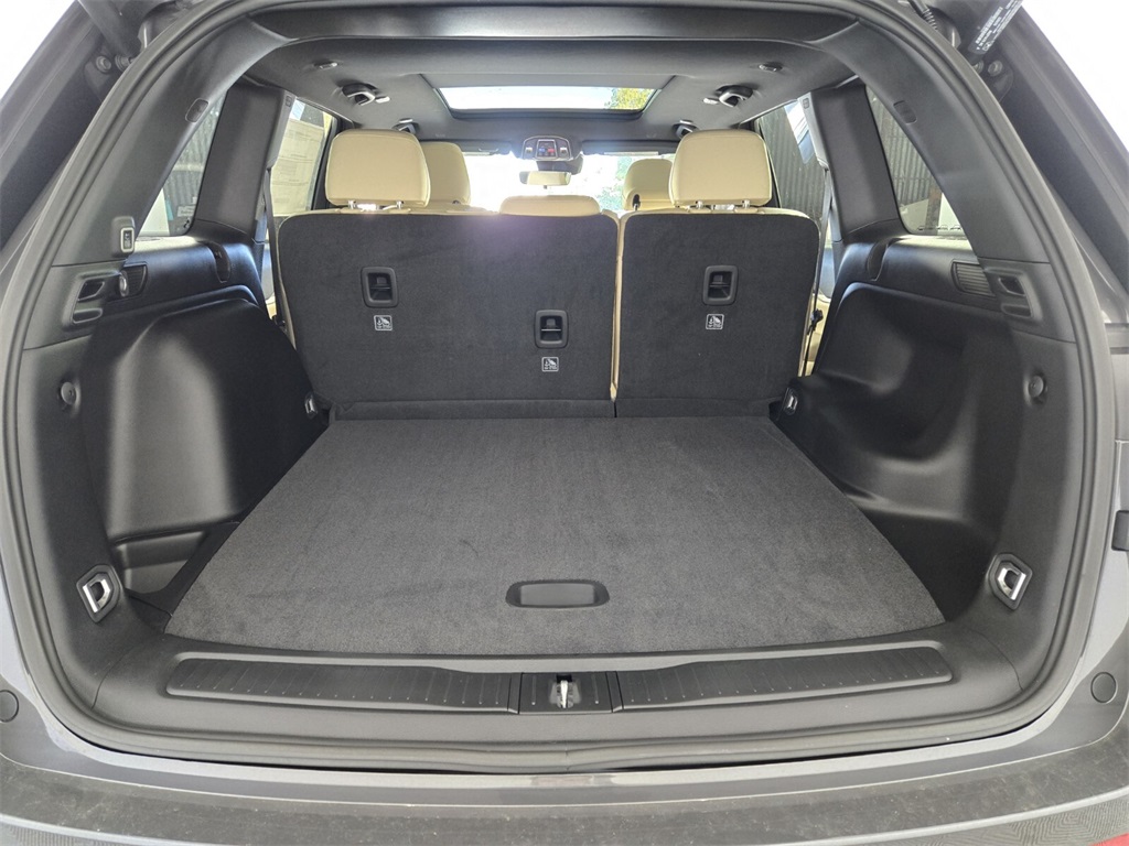 new 2025 Jeep Grand Cherokee car, priced at $42,985