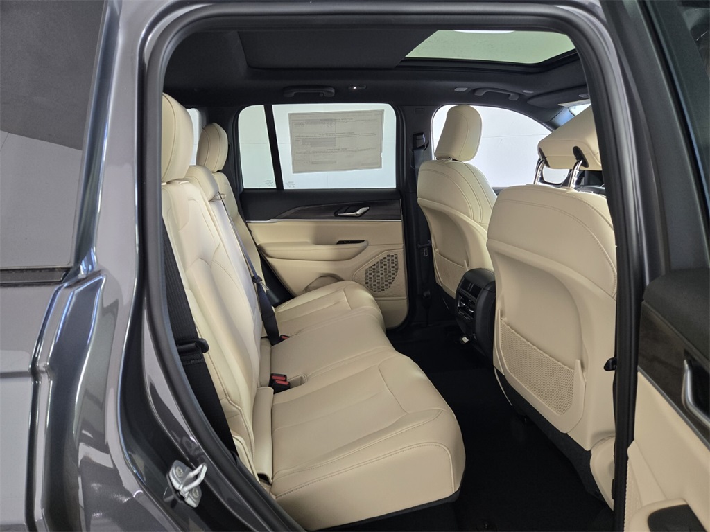 new 2025 Jeep Grand Cherokee car, priced at $42,985