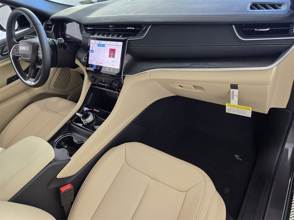 new 2025 Jeep Grand Cherokee car, priced at $42,985