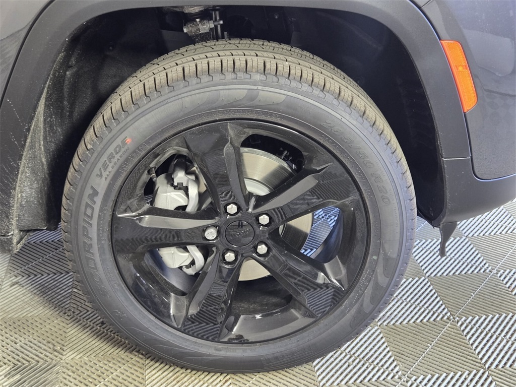 new 2025 Jeep Grand Cherokee car, priced at $42,985