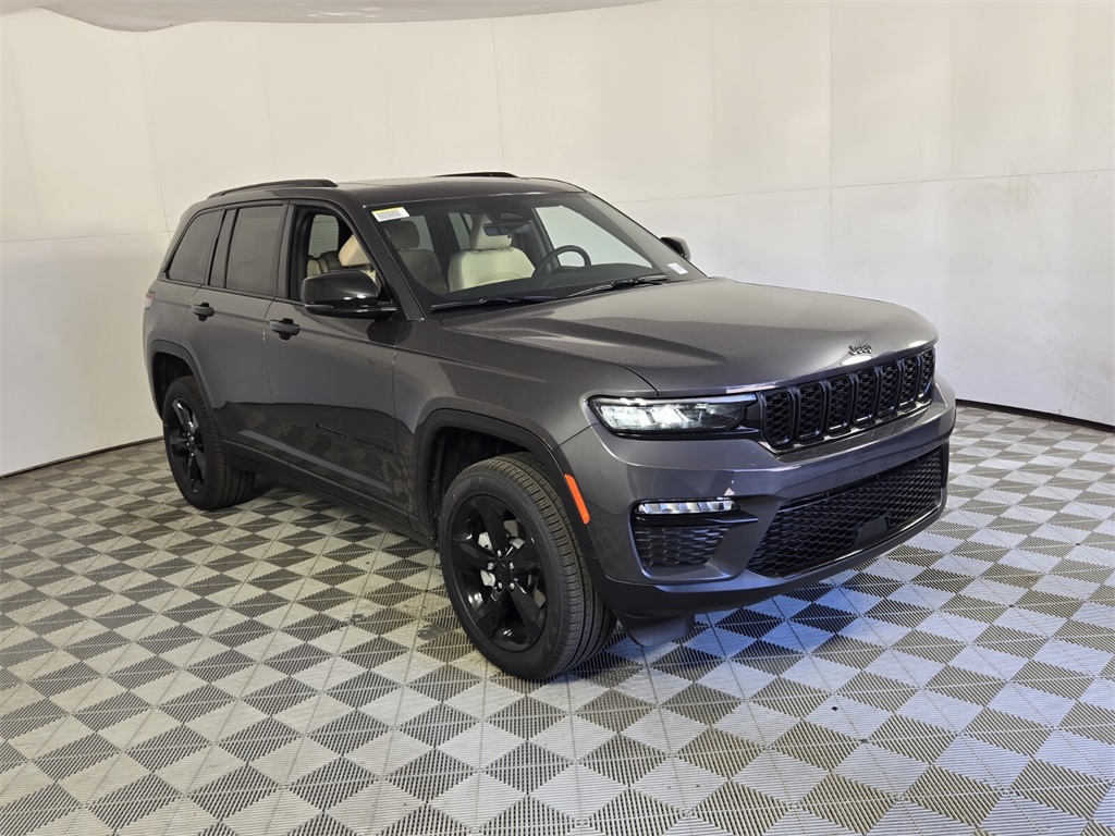 new 2025 Jeep Grand Cherokee car, priced at $42,985