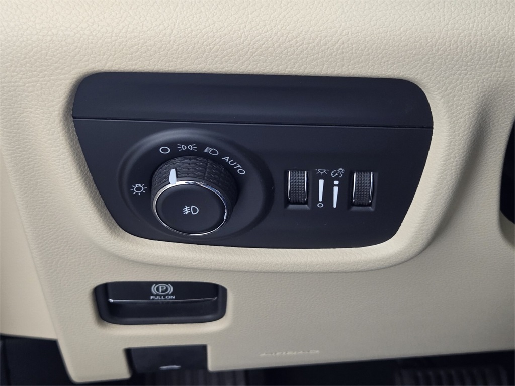 new 2025 Jeep Grand Cherokee car, priced at $42,985