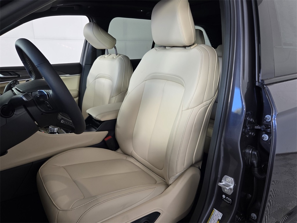 new 2025 Jeep Grand Cherokee car, priced at $42,985