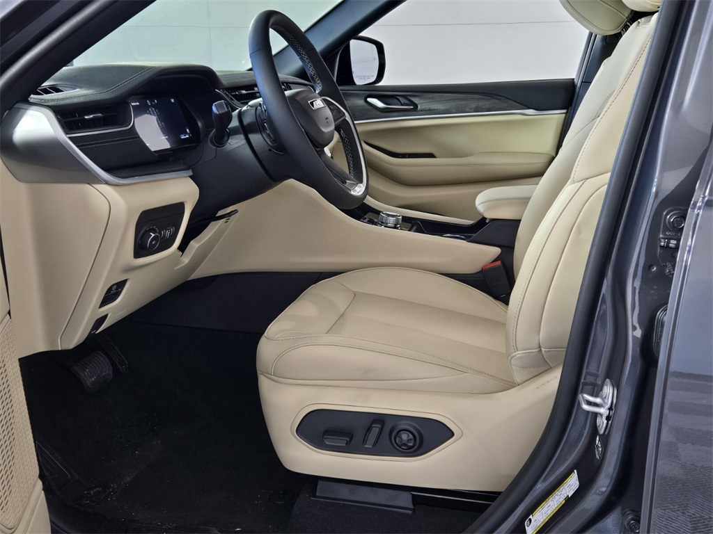 new 2025 Jeep Grand Cherokee car, priced at $42,985
