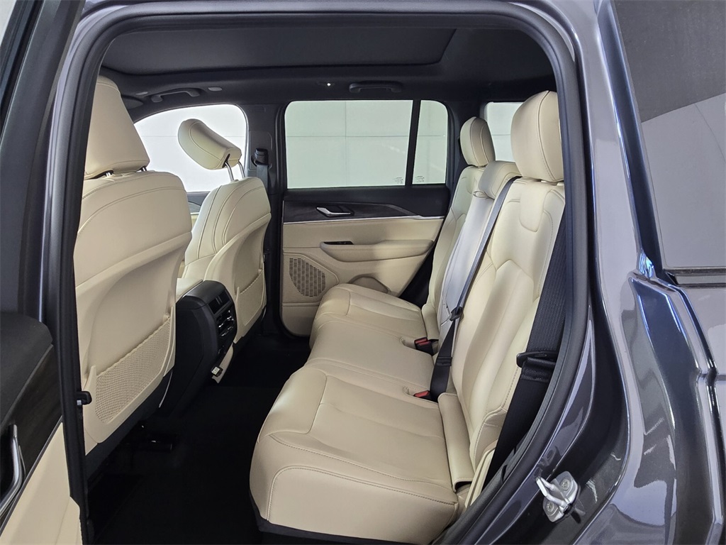 new 2025 Jeep Grand Cherokee car, priced at $42,985