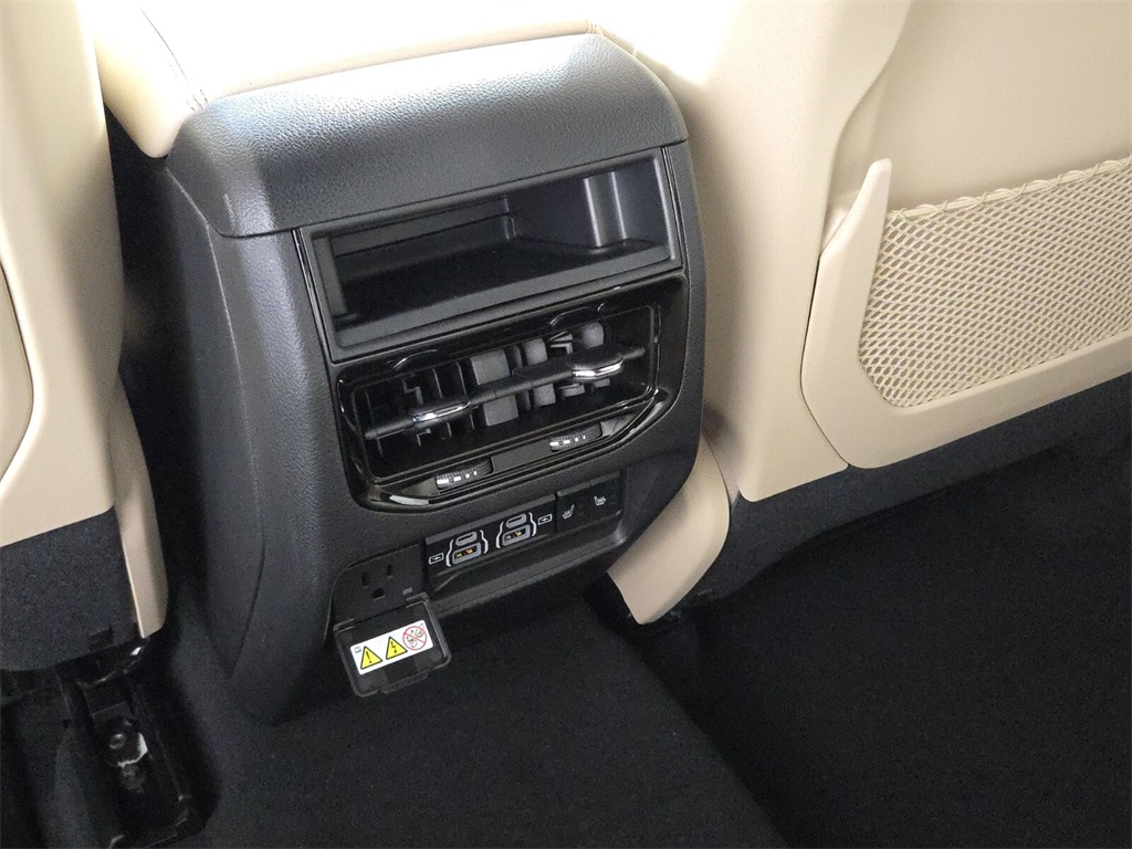 new 2025 Jeep Grand Cherokee car, priced at $42,985