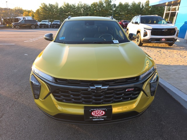 2024 Chevrolet Trax photo 2