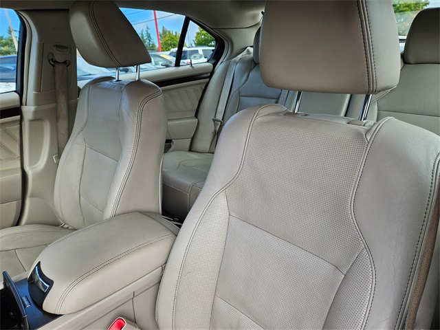 2011 Ford Taurus Limited photo 10