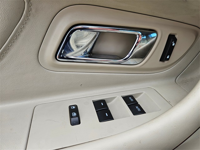 2011 Ford Taurus Limited photo 13