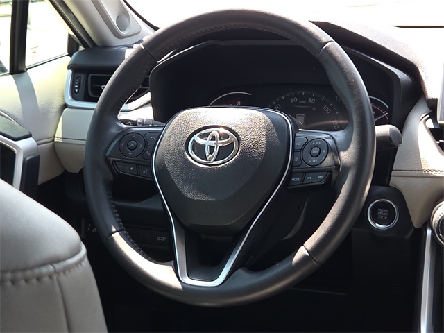 2020 Toyota RAV4 XLE Premium photo 10