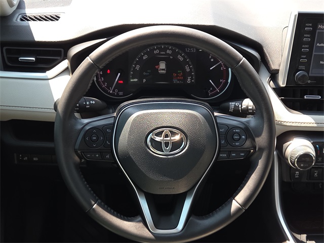 2020 Toyota RAV4 XLE Premium photo 11