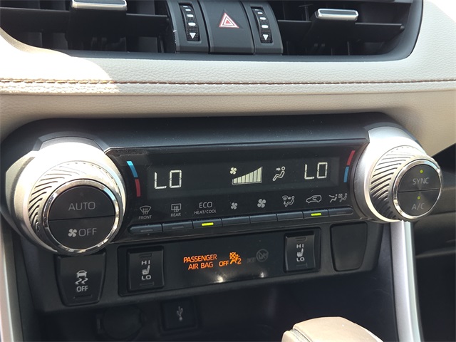 2020 Toyota RAV4 XLE Premium photo 17