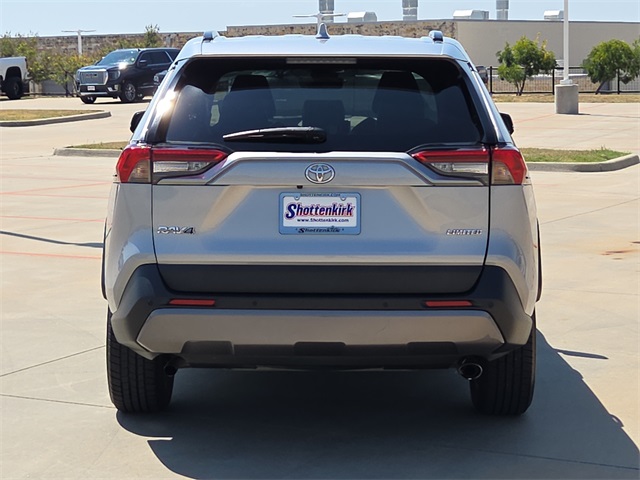 2020 Toyota RAV4 XLE Premium photo 5