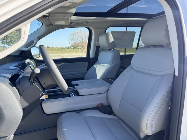 2025 Ford Expedition MAX photo 3