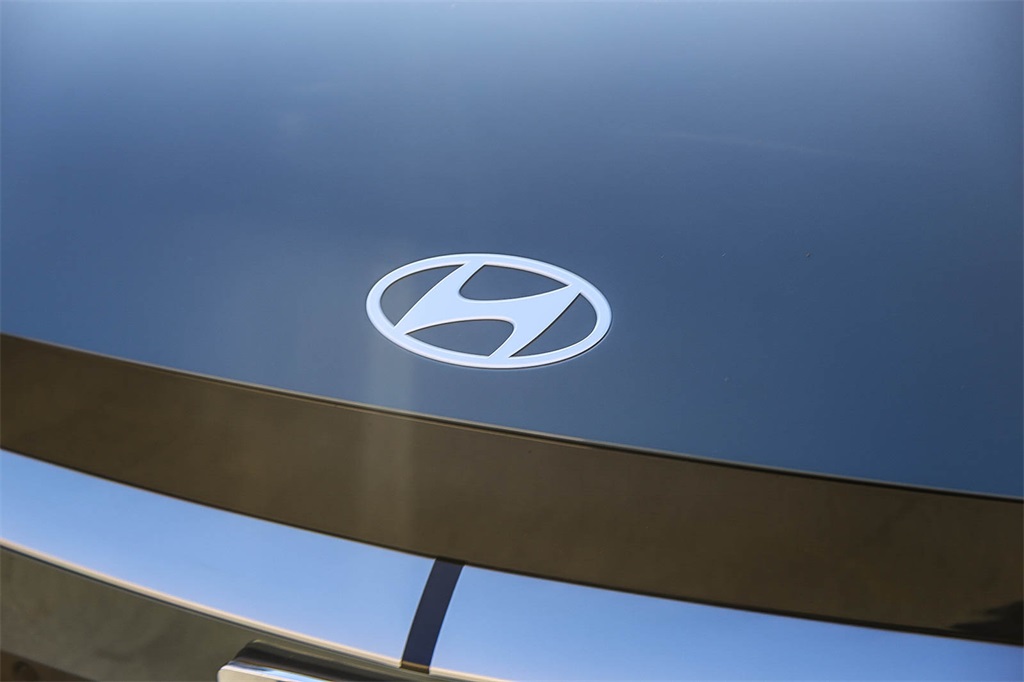 2026 Hyundai Ioniq 5 SE photo 2