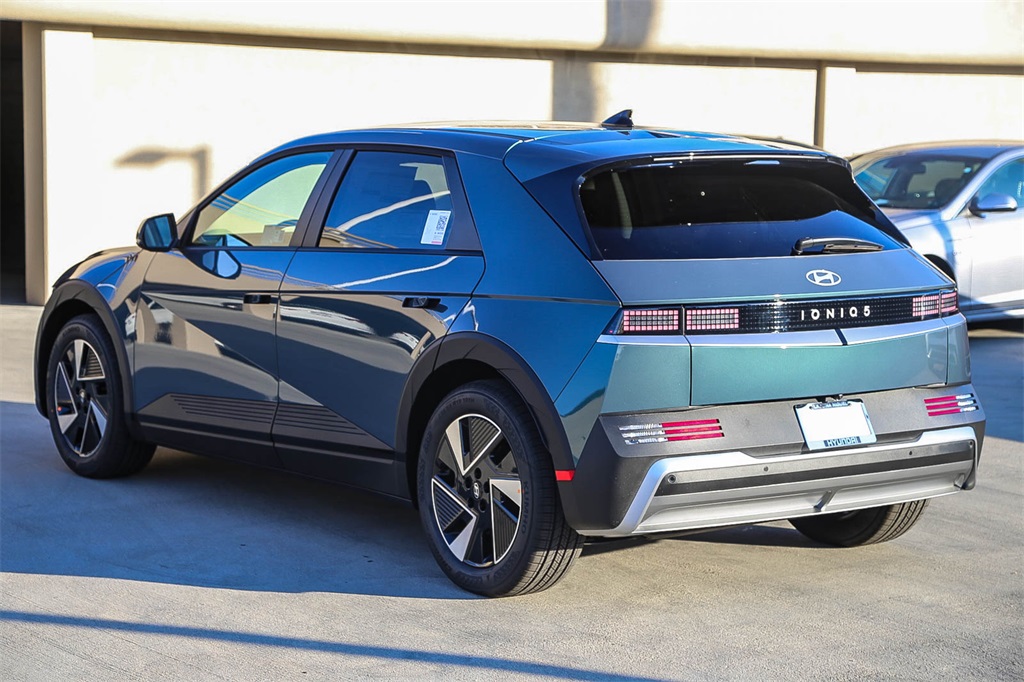 2026 Hyundai Ioniq 5 SE photo 3