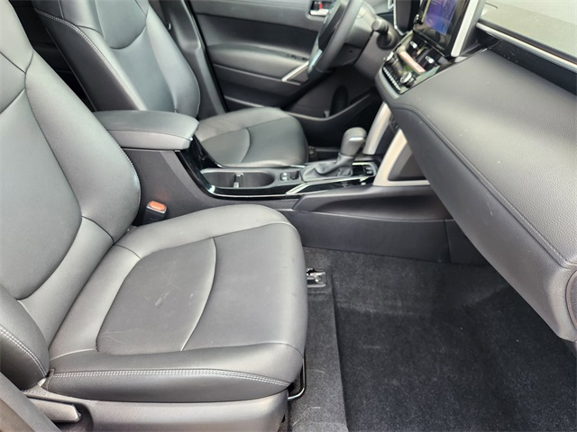 2024 Toyota Corolla Cross XLE photo 12