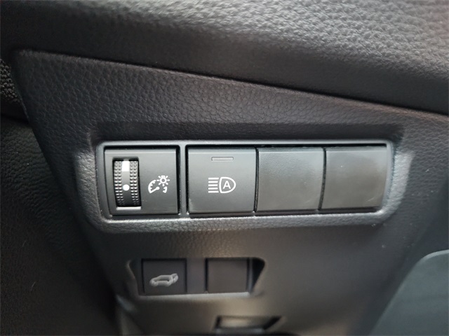 2024 Toyota Corolla Cross XLE photo 17