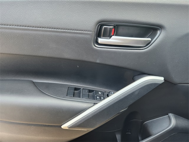 2024 Toyota Corolla Cross XLE photo 18