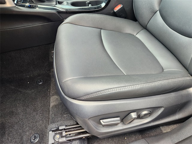 2024 Toyota Corolla Cross XLE photo 19